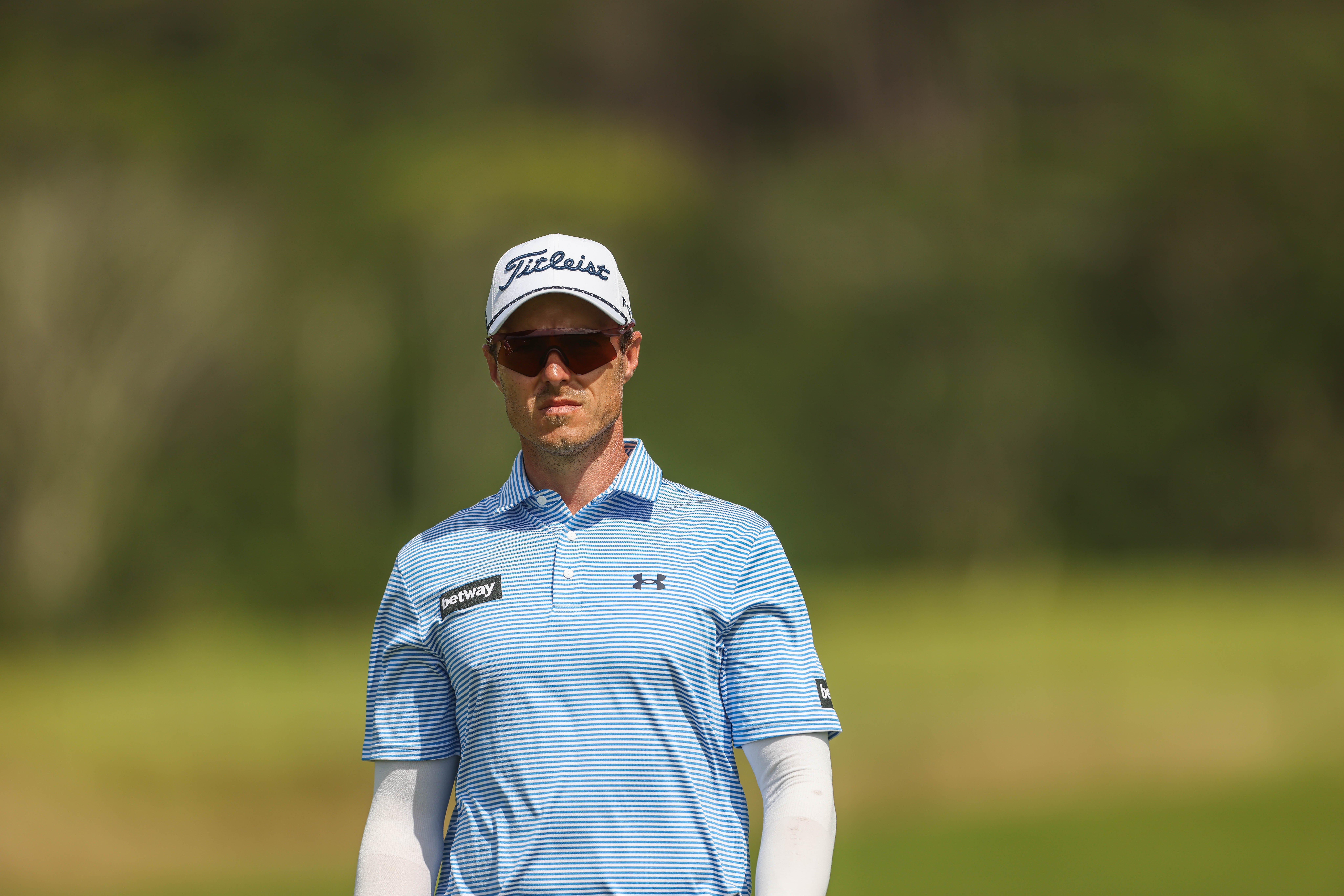 Solid Opening Swing performances for Van Tonder and Hollick